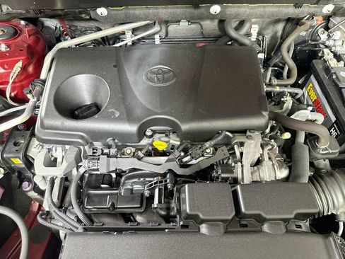 Used 2019 Toyota RAV4 XLE w/ Convenience Package FWD image 9