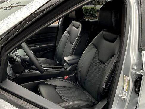 New 2025 Jeep Compass Latitude w/ Altitude Special Edition image 9