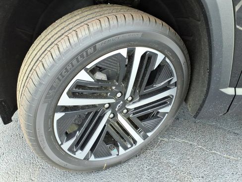 New 2026 Chevrolet Equinox RS w/ Safety and Technology Package FWD image 16