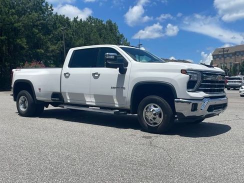 Used 2024 Chevrolet Silverado 3500 LTZ w/ LTZ Convenience Package AWD/4WD image 3