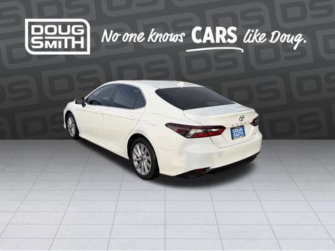 Used 2023 Toyota Camry LE image 3