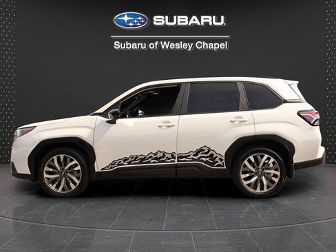 Used 2025 Subaru Forester Touring AWD/4WD image 5