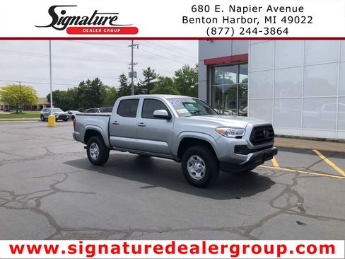 Used 2022 Toyota Tacoma SR AWD/4WD image 1