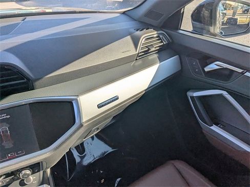 Used 2021 Audi Q3 2.0T Premium w/ Convenience Package image 17