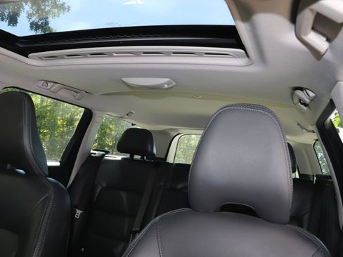 Used 2016 Volvo XC70 T5 Platinum w/ Climate Package image 30