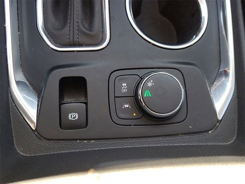 Used 2020 Chevrolet Traverse RS image 31