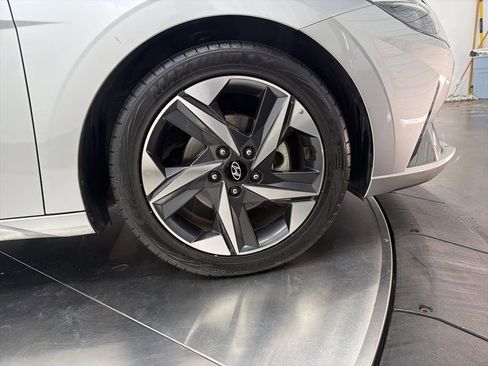 Used 2021 Hyundai Elantra SEL w/ Convenience + Premium Package FWD image 9