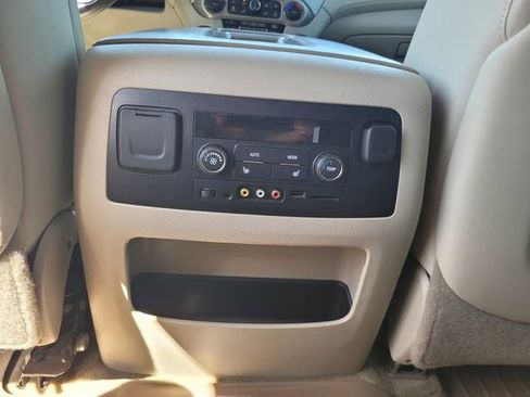Used 2015 GMC Yukon Denali w/ Touring Package AWD/4WD image 17
