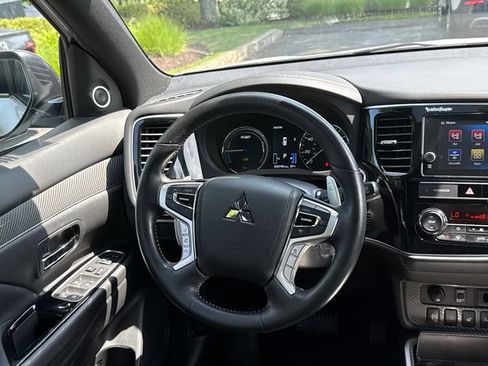 Used 2019 Mitsubishi Outlander 4WD Plug-In Hybrid image 20