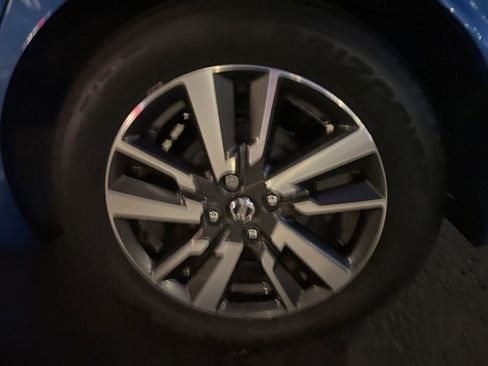 Used 2021 Nissan Versa SV image 6