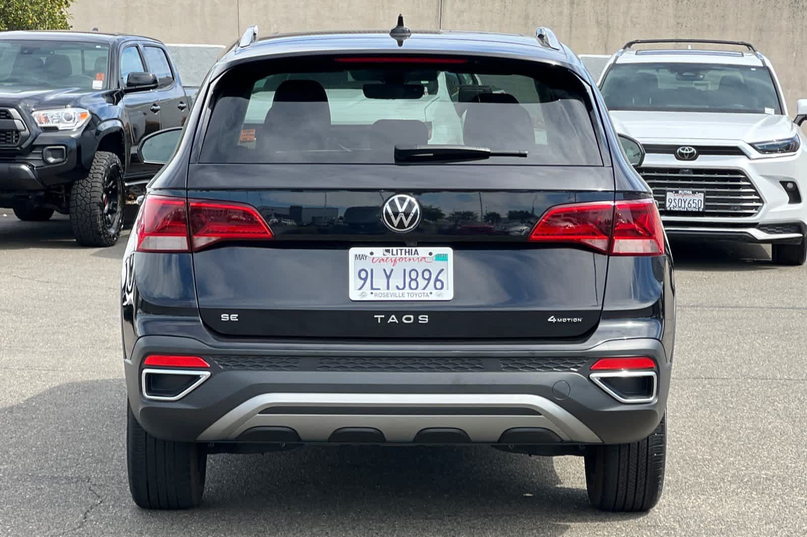 Used 2024 Volkswagen Taos SE w/ Panoramic Sunroof Package AWD/4WD image 8