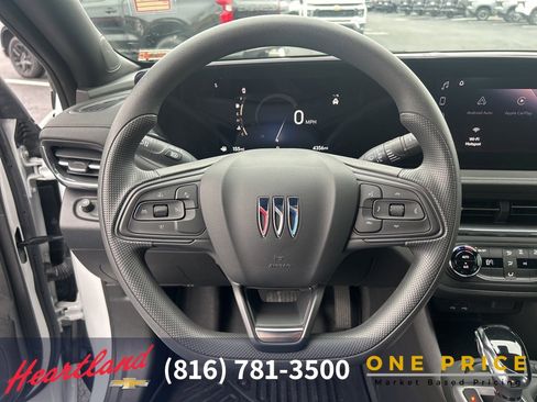 Used 2025 Buick Envista Preferred image 21