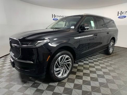 New 2025 Lincoln Navigator L Reserve image 2