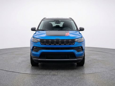 Used 2025 Jeep Compass Trailhawk image 2