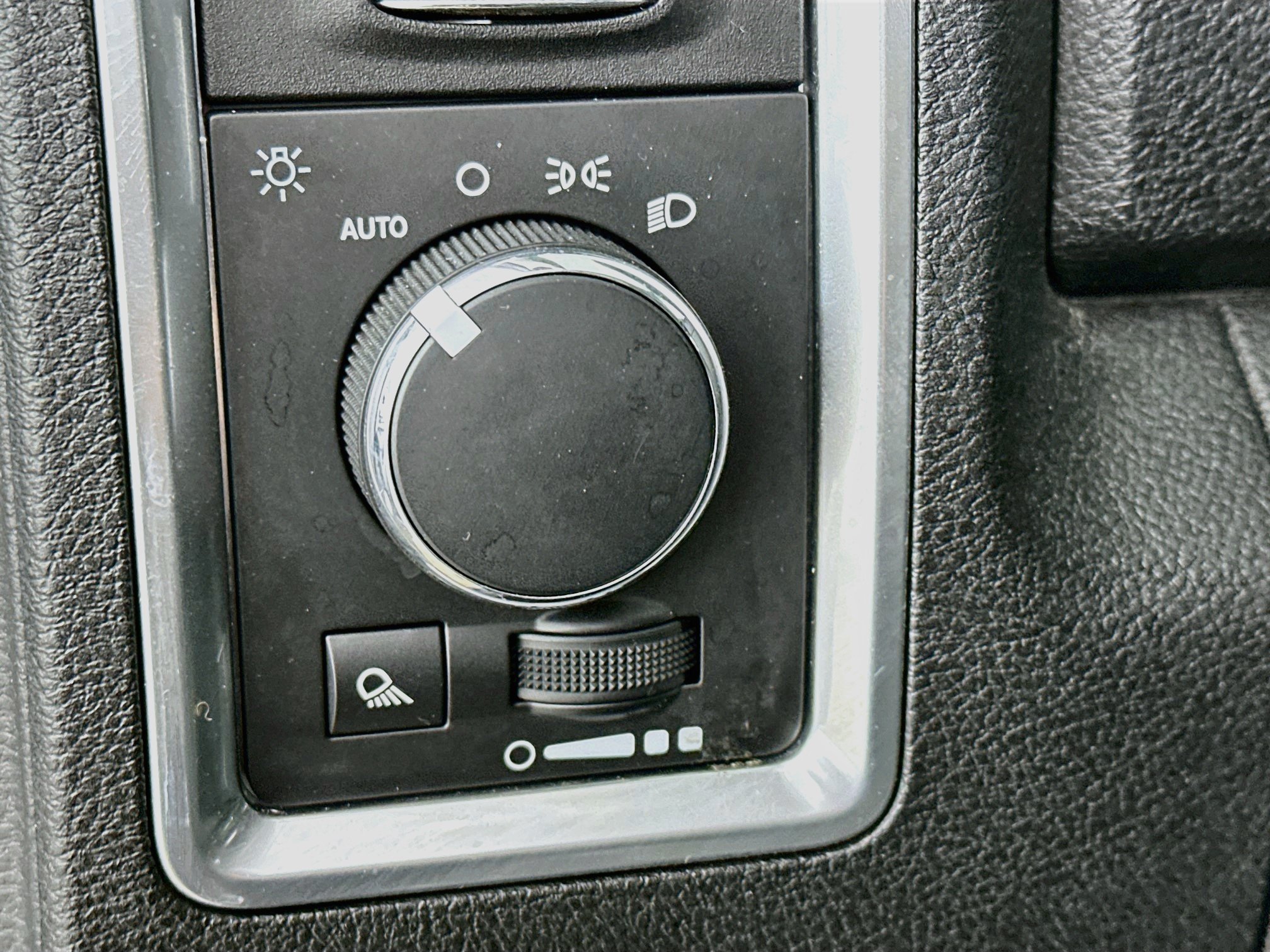 Used 2021 RAM 1500 Classic SLT AWD/4WD image 17