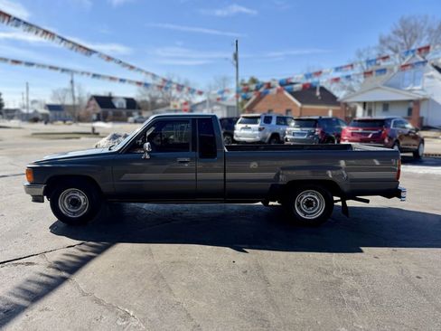 Used 1987 Toyota Pickup Deluxe image 5