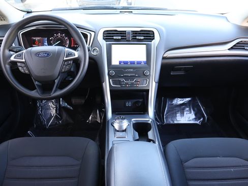 Used 2020 Ford Fusion SE image 17