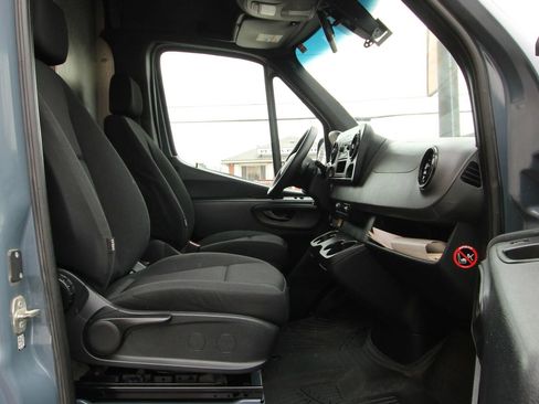 Used 2019 Mercedes-Benz Sprinter 144 image 10
