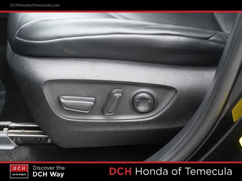 Used 2021 Toyota Highlander XLE FWD image 17