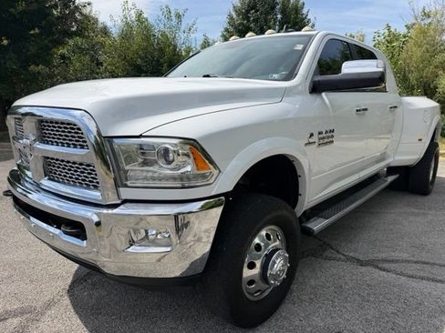 Used 2018 RAM 3500 Laramie w/ Convenience Group AWD/4WD image 2