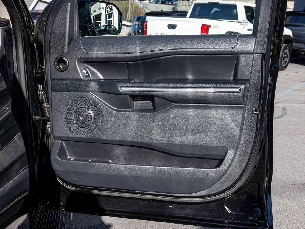 Used 2024 Ford Expedition XLT AWD/4WD image 8