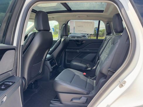 New 2026 Lincoln Aviator AWD image 11