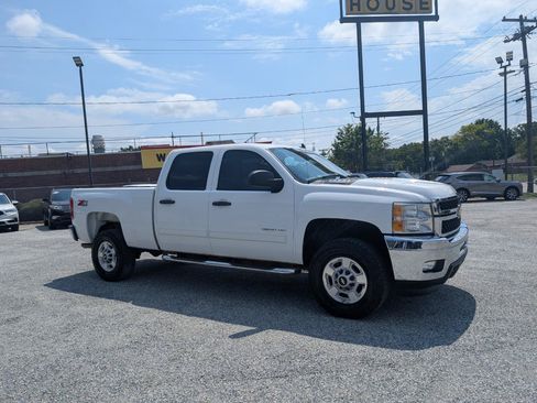 Used 2012 Chevrolet Silverado 2500 LT w/ Interior Plus Package AWD/4WD image 3