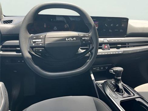Used 2025 Kia K4 FWD image 16