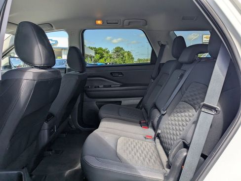 Used 2024 Nissan Pathfinder SV image 13