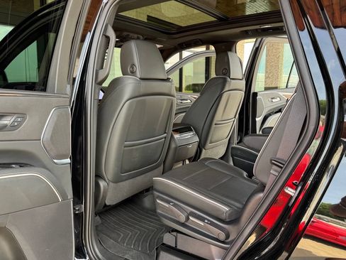 Used 2023 Cadillac Escalade Premium Luxury AWD/4WD image 39
