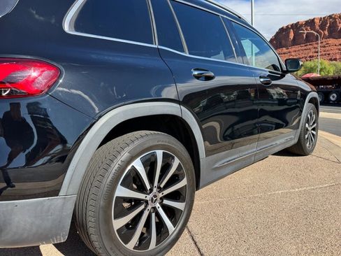 Used 2022 Mercedes-Benz GLB 250 4MATIC w/ Premium Package Lite image 24