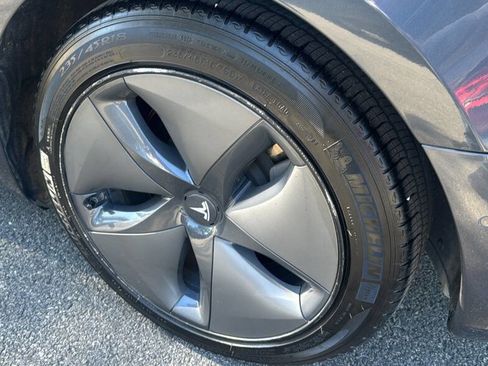Used 2019 Tesla Model 3 Standard Range Plus image 5