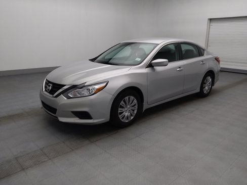 Used 2018 Nissan Altima 2.5 S w/ S Convenience Package FWD image 2