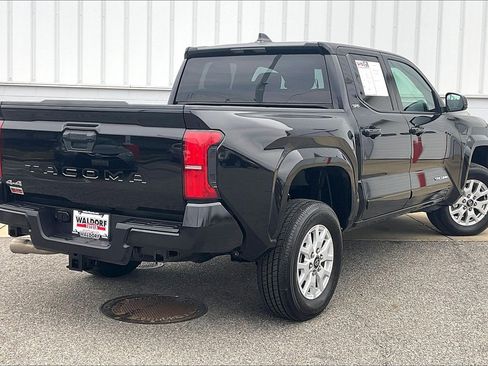 Used 2025 Toyota Tacoma SR5 image 17