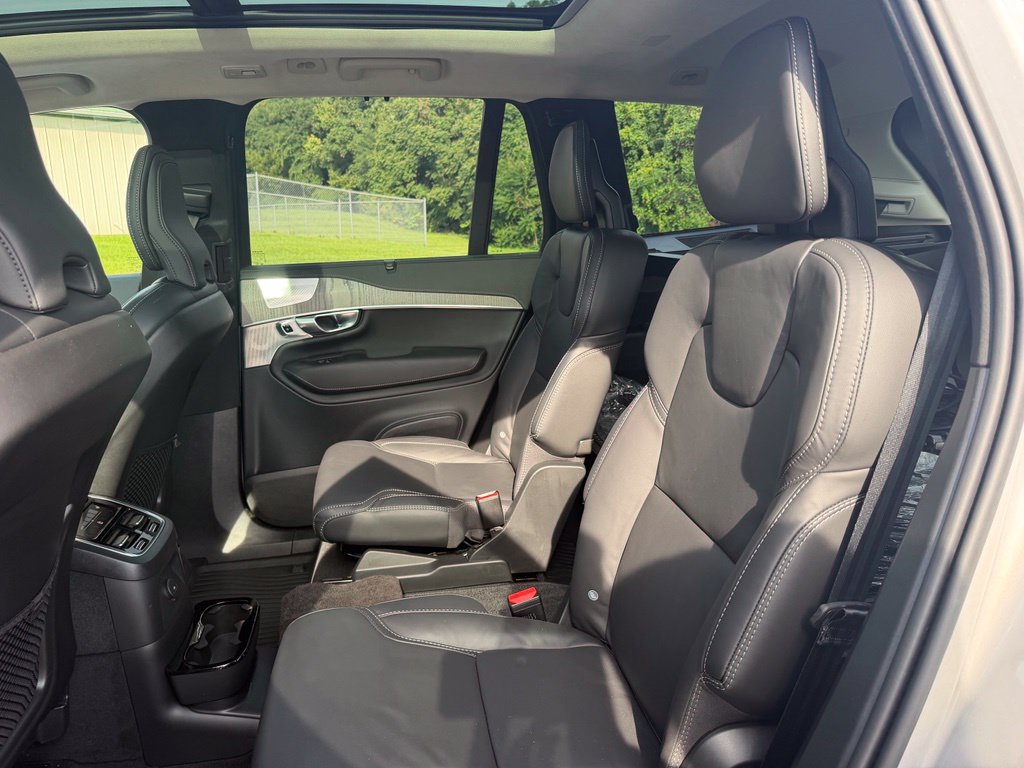 Used 2025 Volvo XC90 T8 Ultra AWD/4WD image 24