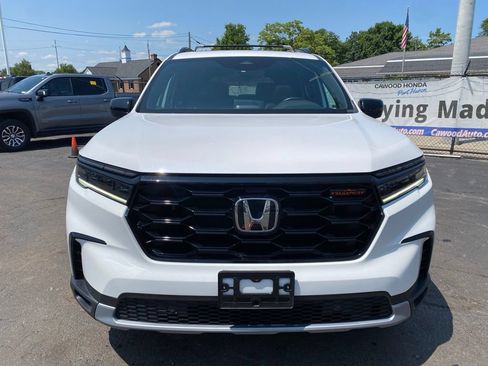 Used 2023 Honda Pilot TrailSport image 10