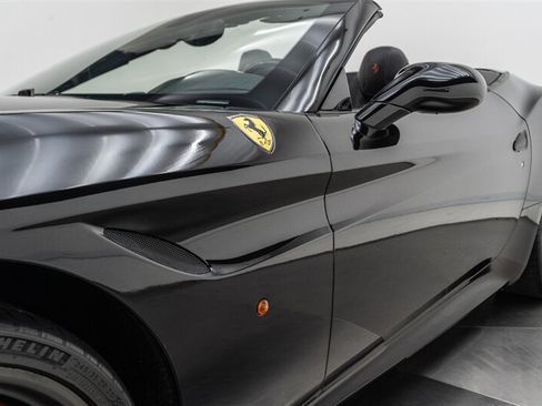 Used 2017 Ferrari California T RWD image 21