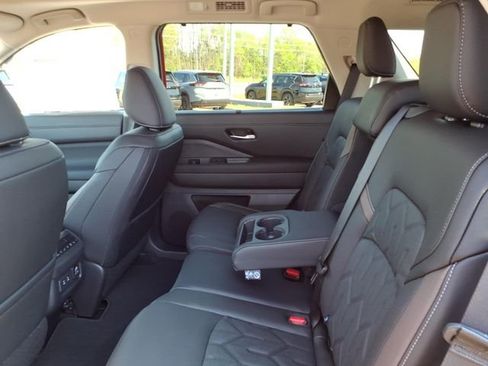 New 2026 Nissan Pathfinder Platinum AWD/4WD image 8