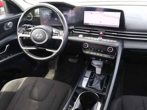 Used 2023 Hyundai Elantra SEL w/ Convenience Package FWD image 10