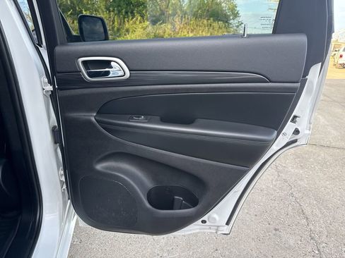 Used 2021 Jeep Grand Cherokee Laredo X image 27