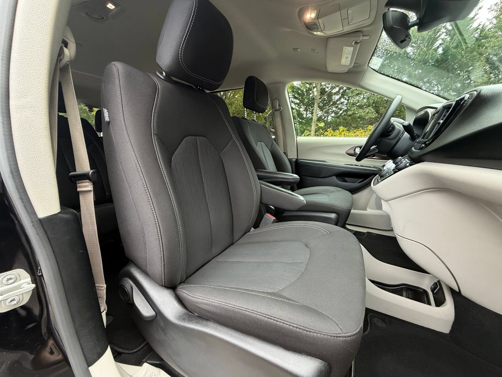 Used 2024 Chrysler Voyager LX FWD image 38