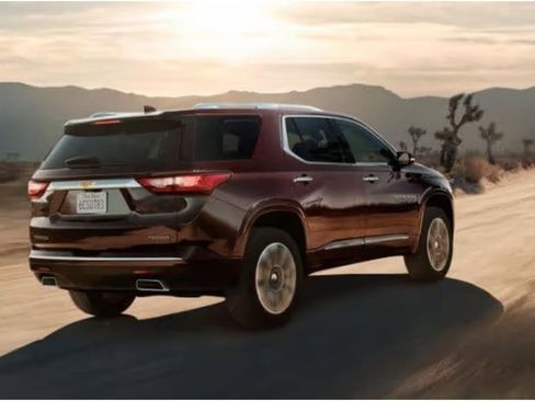 Used 2020 Chevrolet Traverse LT w/ LPO, Floor Liner Package image 2