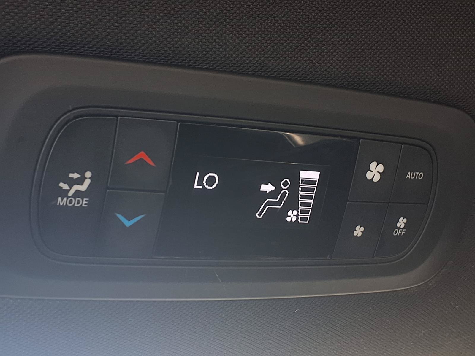 Used 2025 Chrysler Pacifica Select FWD image 8