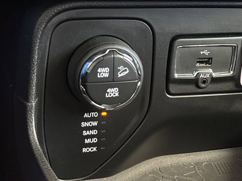 Used 2016 Jeep Renegade Trailhawk AWD/4WD image 36