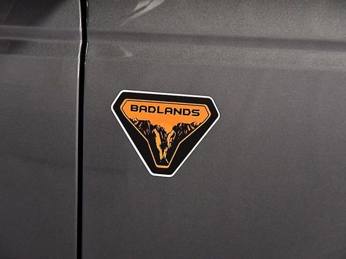 Used 2025 Ford Bronco Badlands image 12