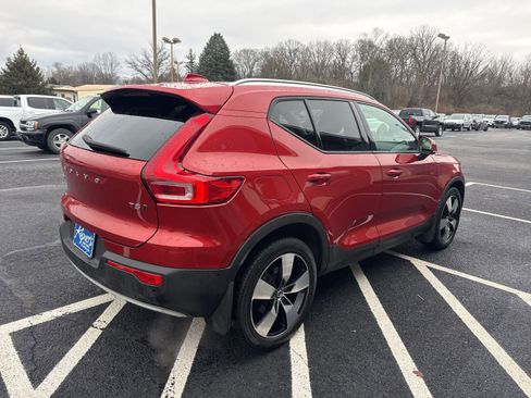 Used 2019 Volvo XC40 T5 Momentum image 6