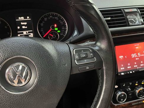 Used 2013 Volkswagen Passat 2.5 SEL Premium FWD image 12