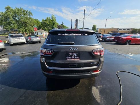 Used 2019 Jeep Compass Latitude w/ Cold Weather Group FWD image 9