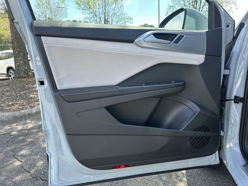 New 2026 Volkswagen Taos SE image 14