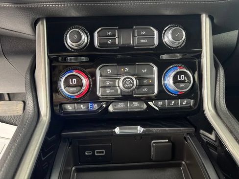 Used 2022 GMC Yukon XL Denali AWD/4WD image 8